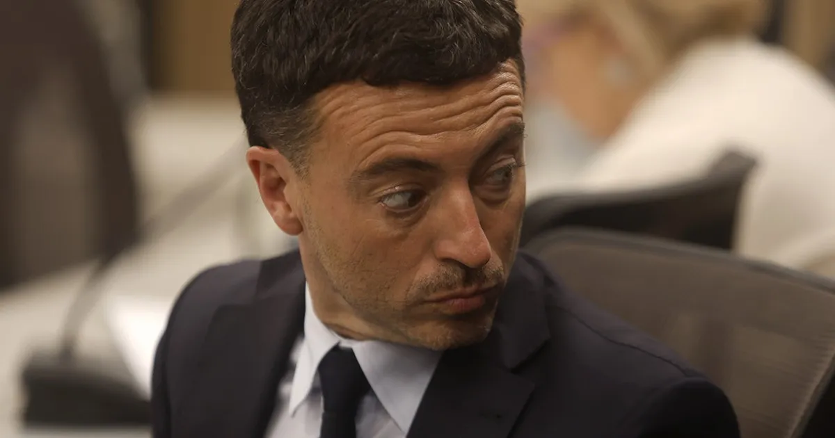 De Loredo propone aumentar la edad jubilatoria para policías y genera tensiones con Llaryora