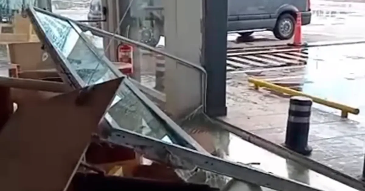 Desastres en estación de servicio de Chichinales por tormenta de lluvia y granizo: «Fue algo inusual»