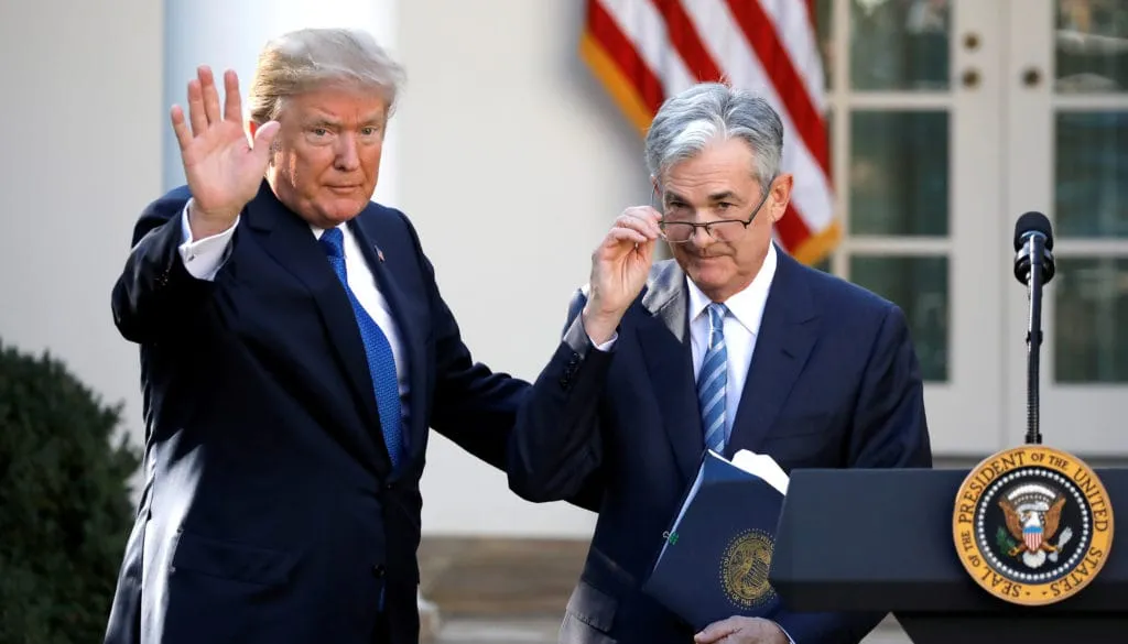 Trump le pidió a sus asesores que piensen opciones para echar al "idiota" del Presidente de la Reserva Federal