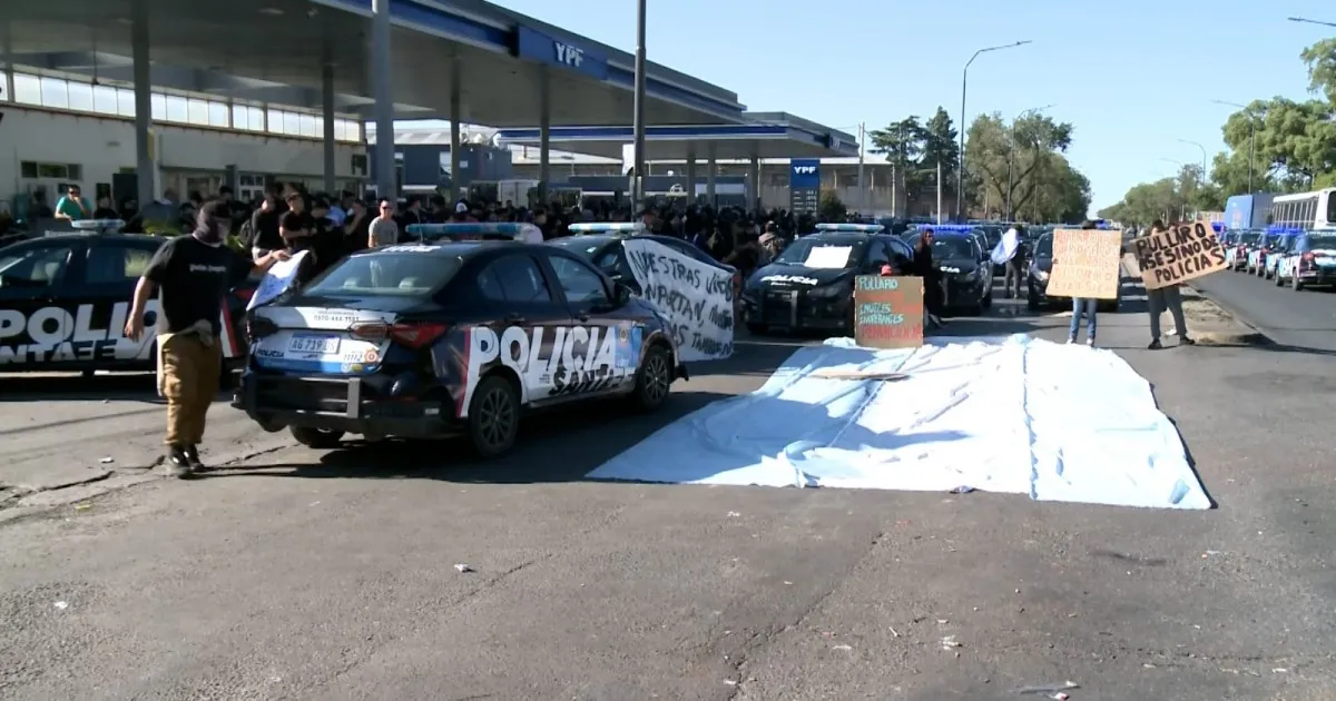 Protestas policiales en Rosario generan caos y tensión en la ciudad