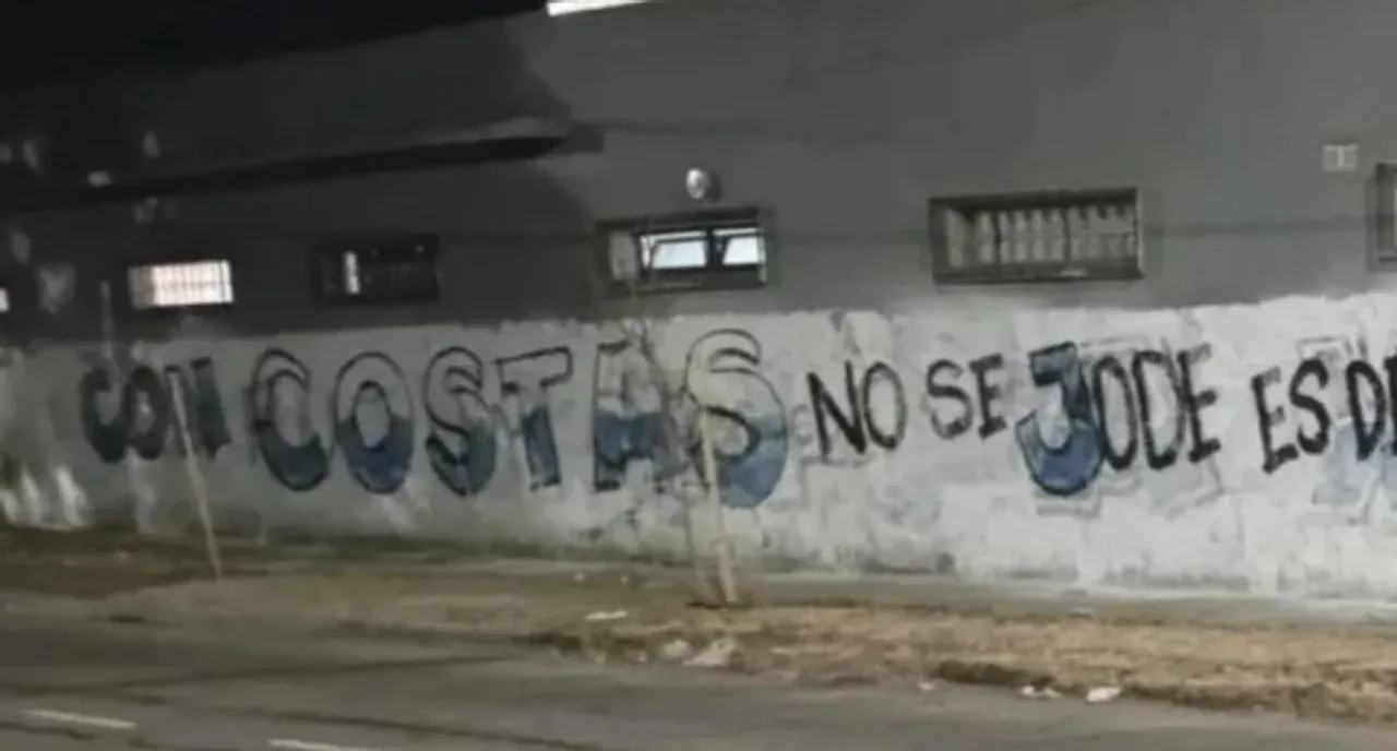 Banderazo de apoyo a Costas en Avellaneda antes del partido