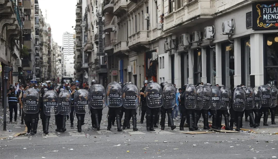 Cortes de calles en el centro porteño por protestas contra la Reforma Laboral de Milei