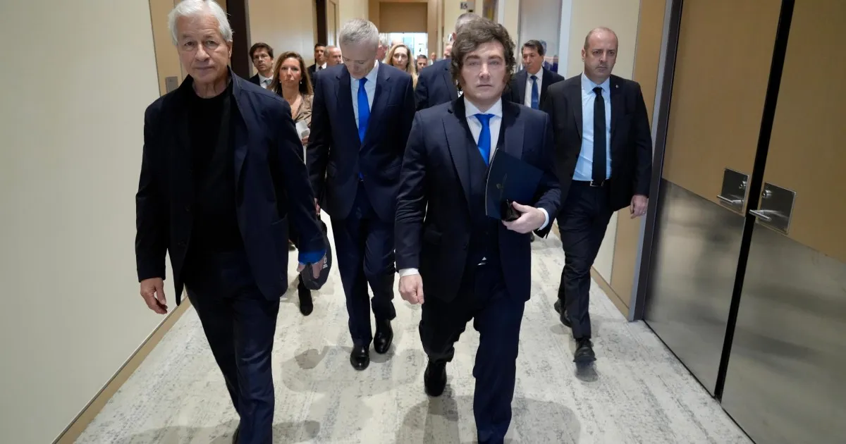 El banquero que recibió a Milei en Wall Street, rival de Trump y posible candidato demócrata