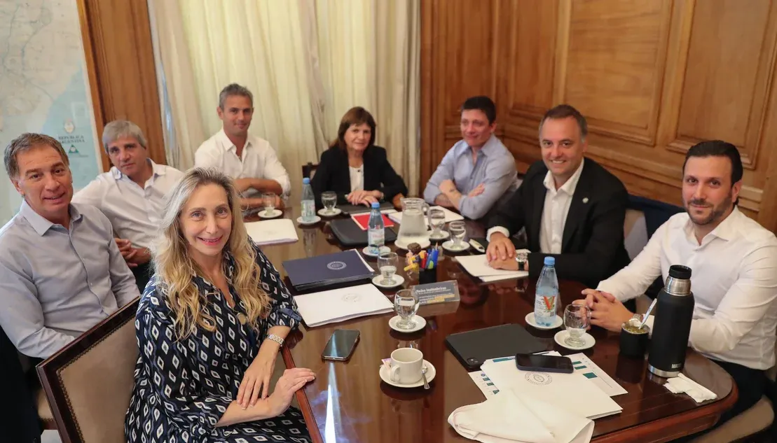 La mesa política se reúne para definir la reforma laboral y otros temas clave