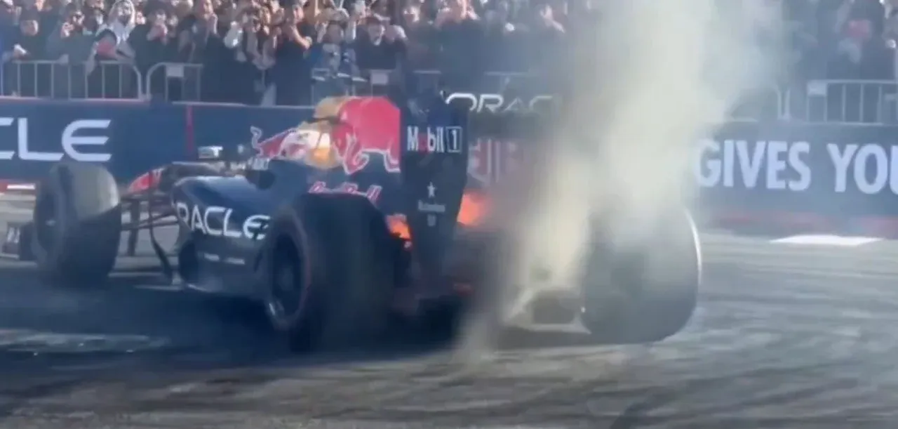 Incendio en un Red Bull durante exhibición de Yuki Tsunoda en San Francisco