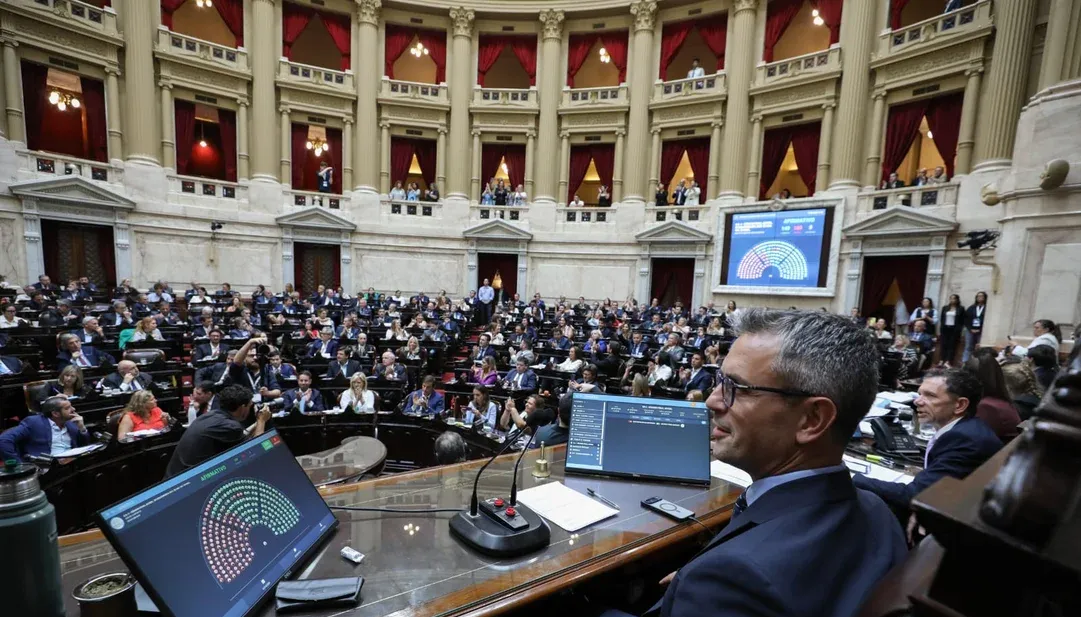 El Gobierno aprobó leyes clave en Diputados en medio de tensiones