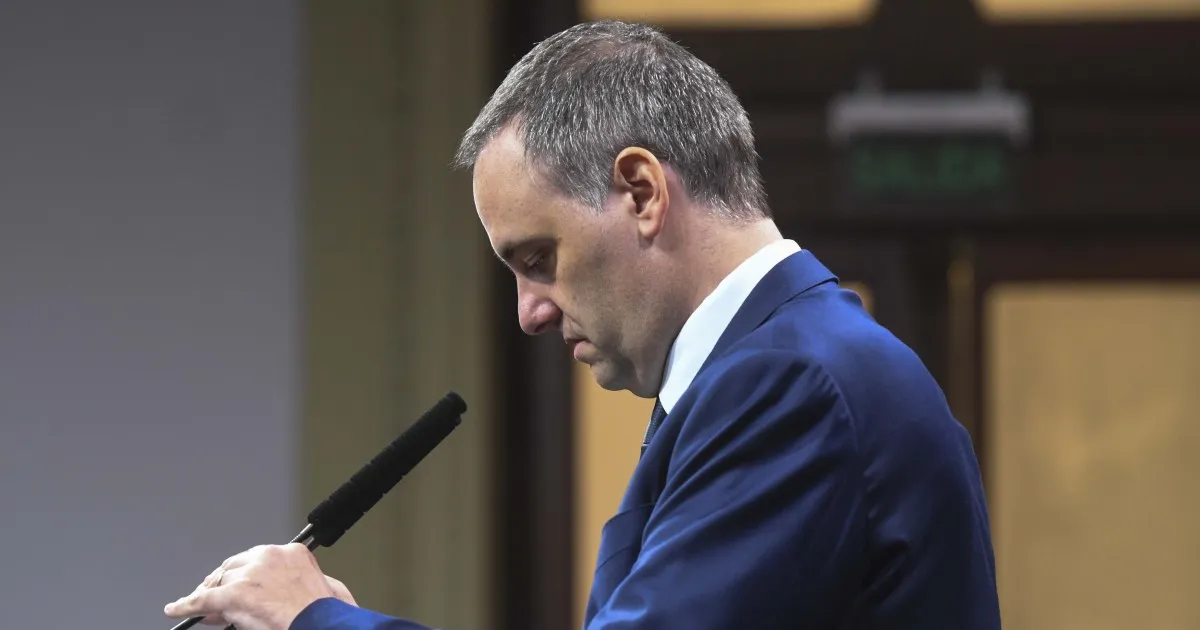 Docentes de la UBA realizan clase pública frente al departamento de Adorni en Caballito