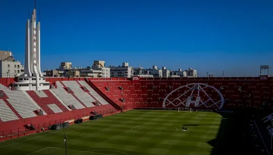 Huracán y River podrían jugar sin público en Parque Patricios