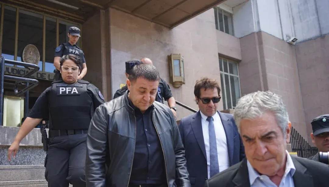 Dalbón afirma que la causa es política y se resolverá con Karina Milei: acusaciones contra Santiago Caputo