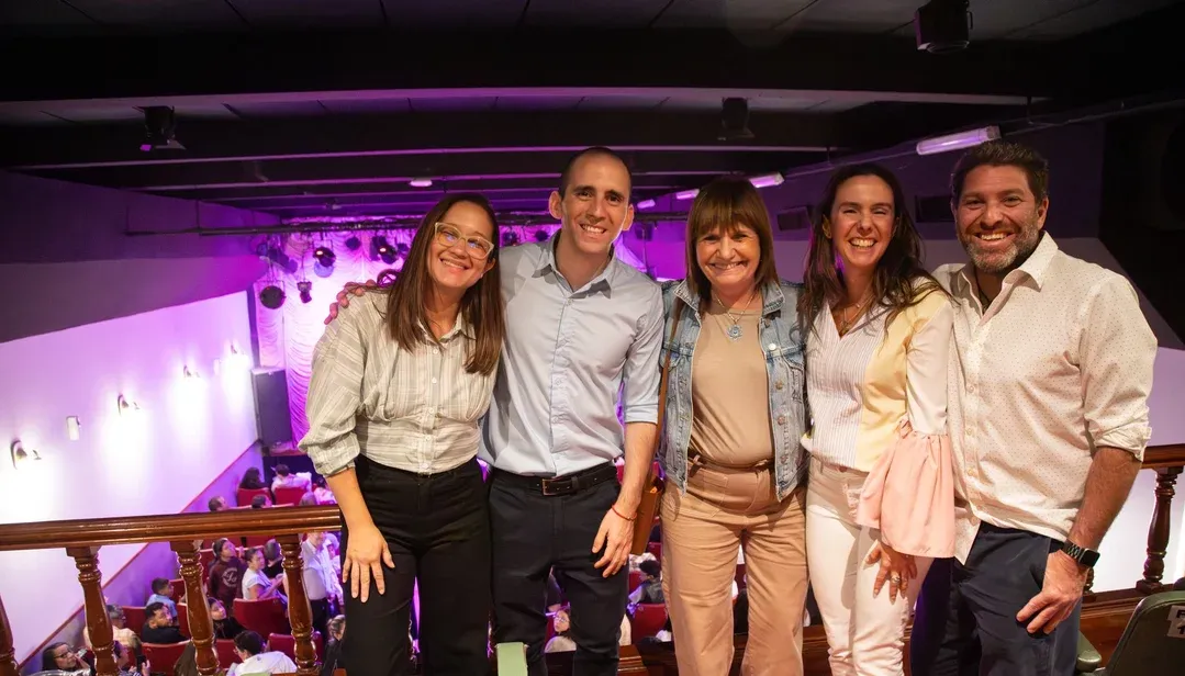 Patricia Bullrich y Nahuel Gallo, una noche en la calle Corrientes