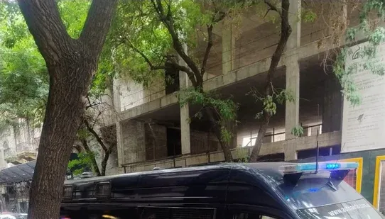 Liberación del padre Paco tras su detención en la marcha de jubilados