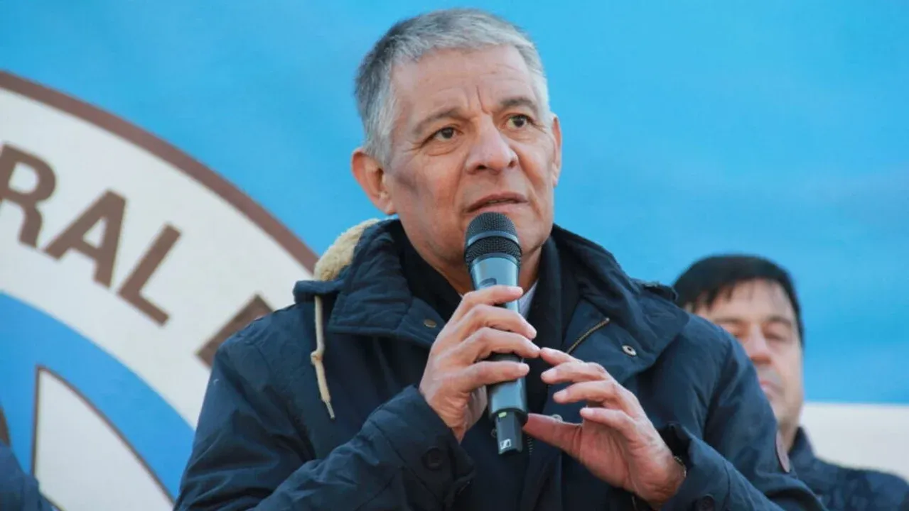 Argüello denuncia traición de gobernadores peronistas y critica reforma laboral