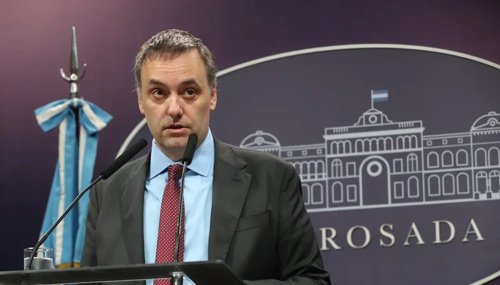 Adorni tilda de extorsivo el paro de la CGT y dice que la gente los odia