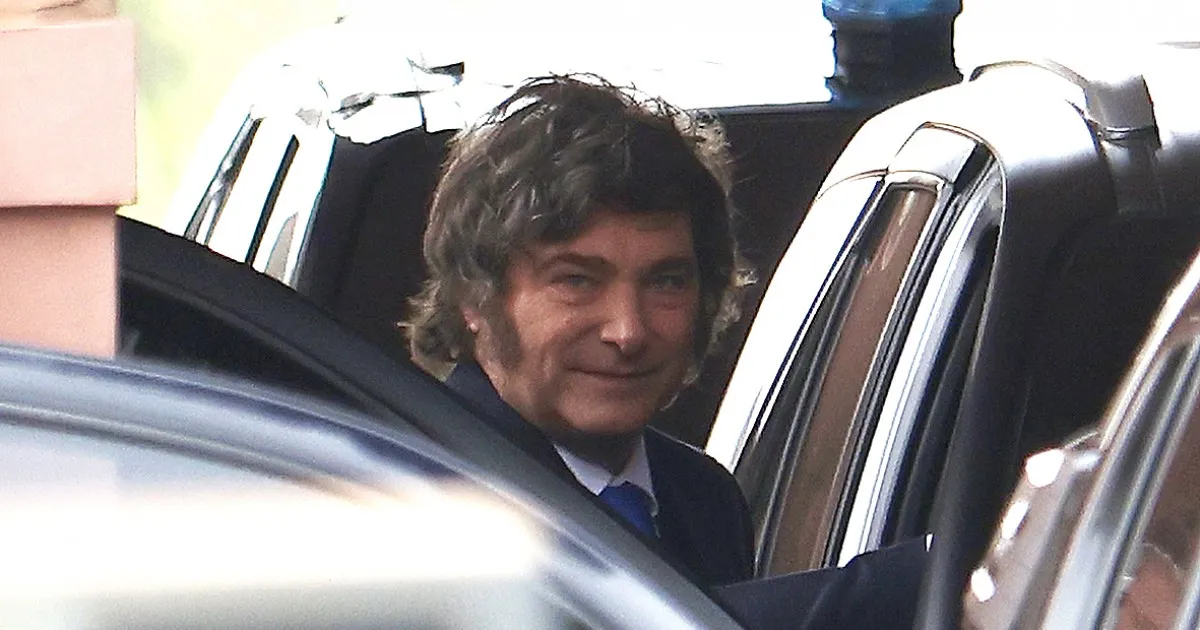 Milei exige a Clarín ceder 6 millones de clientes para aprobar la fusión con Telefónica