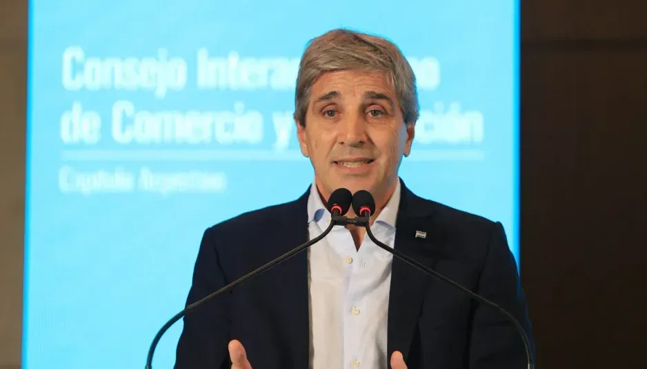 Caputo permite la dolarización de deudas de ARCA con comerciantes