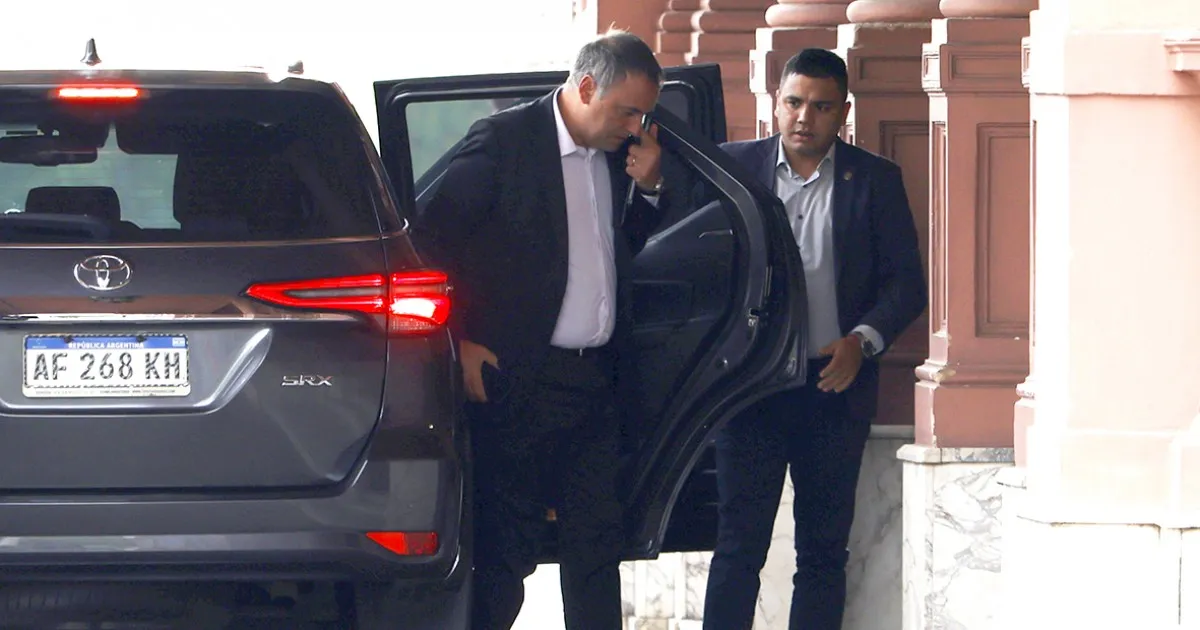 Karina Milei se enoja con Adorni por escándalos y Milei respalda a Bullrich