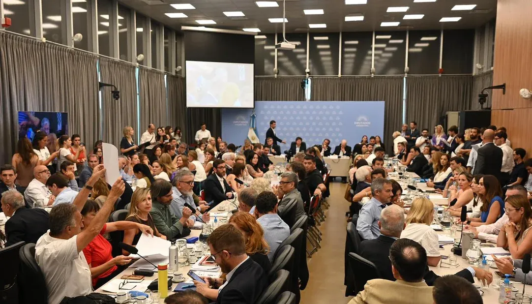 Diputados discute la reforma laboral y elimina el artículo 44