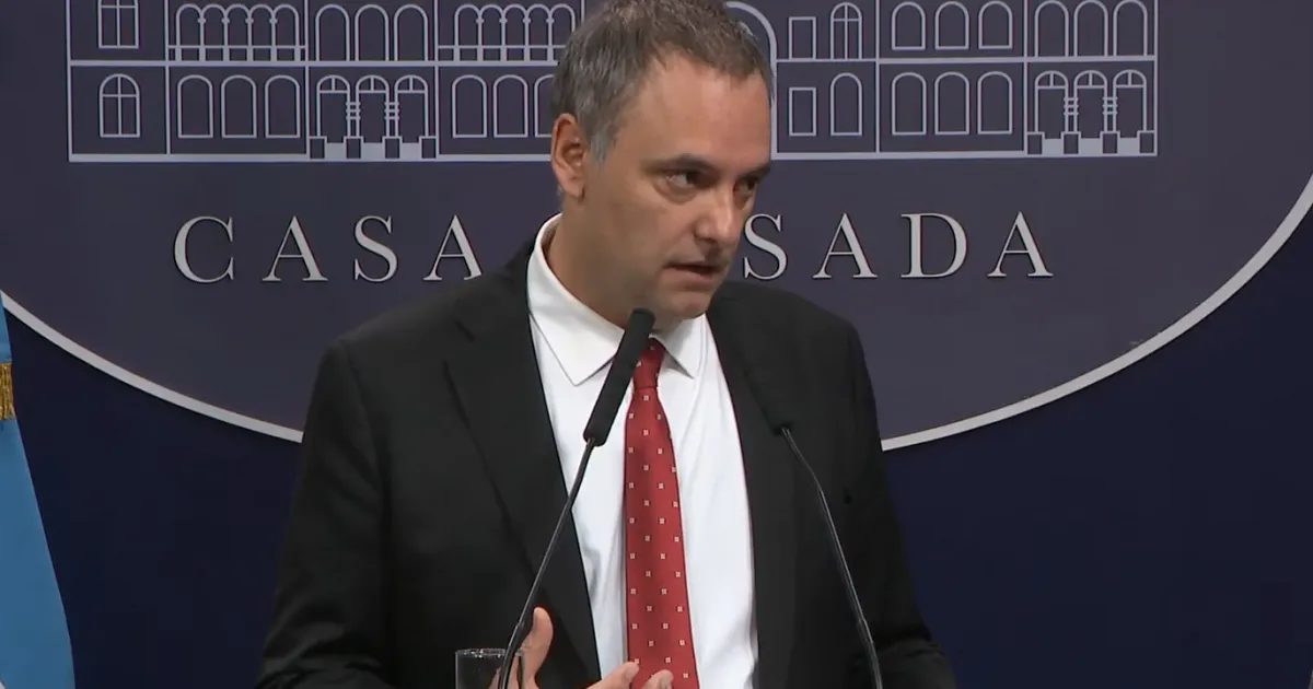 La conferencia de Adorni terminó en caos: "Hago lo que quiero con mi dinero"