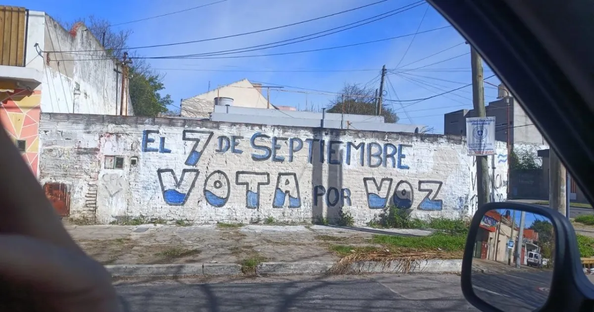 Espinoza ajustó la fecha de las pintadas, pero erró en la ortografía