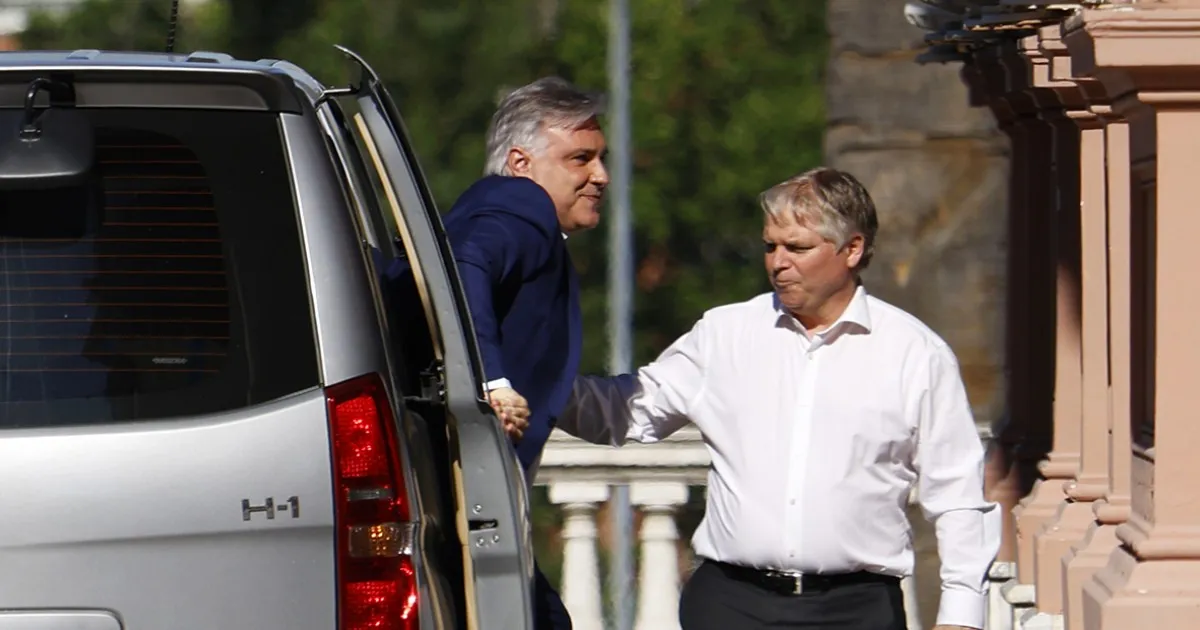 Llaryora congela el gasto de los ministerios ante la caída de la coparticipación