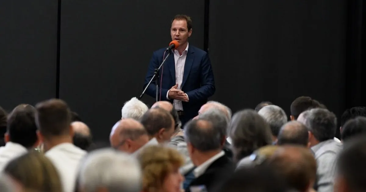 Políticos y empresarios ven a Jorge Brito como opción de centro para 2027