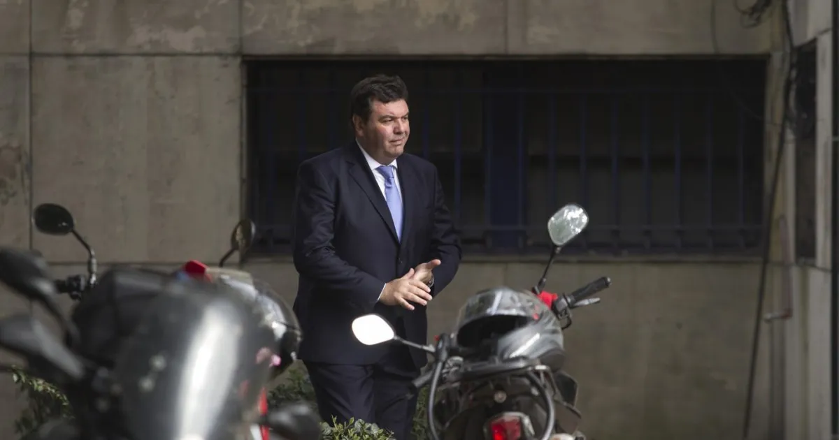 Ofensiva del juez Lijo: levantan secreto bancario de Adorni y citan a portero de Caballito