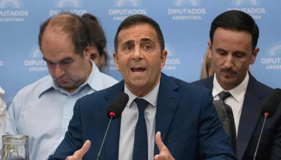 El Gobierno convoca a ATE y UPCN para reabrir la paritaria del sector público