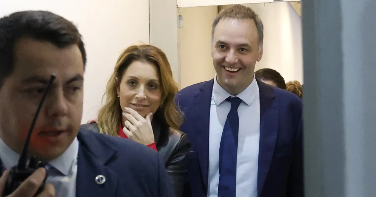 La jubilada que prestó cien mil dólares a Adorni pide un subsidio de $60 mil