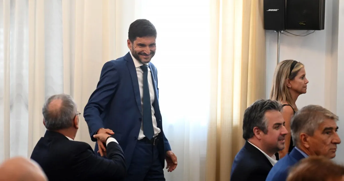 Una única empresa se presentó para gestionar la ART creada por Pullaro para controlar el presentismo estatal