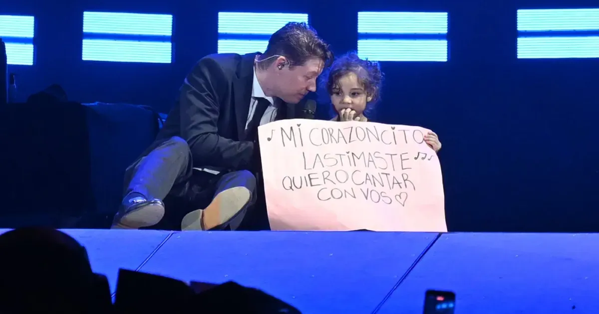 Emoción en la Fiesta de la Manzana 2026: Ernestina canta con Emanero