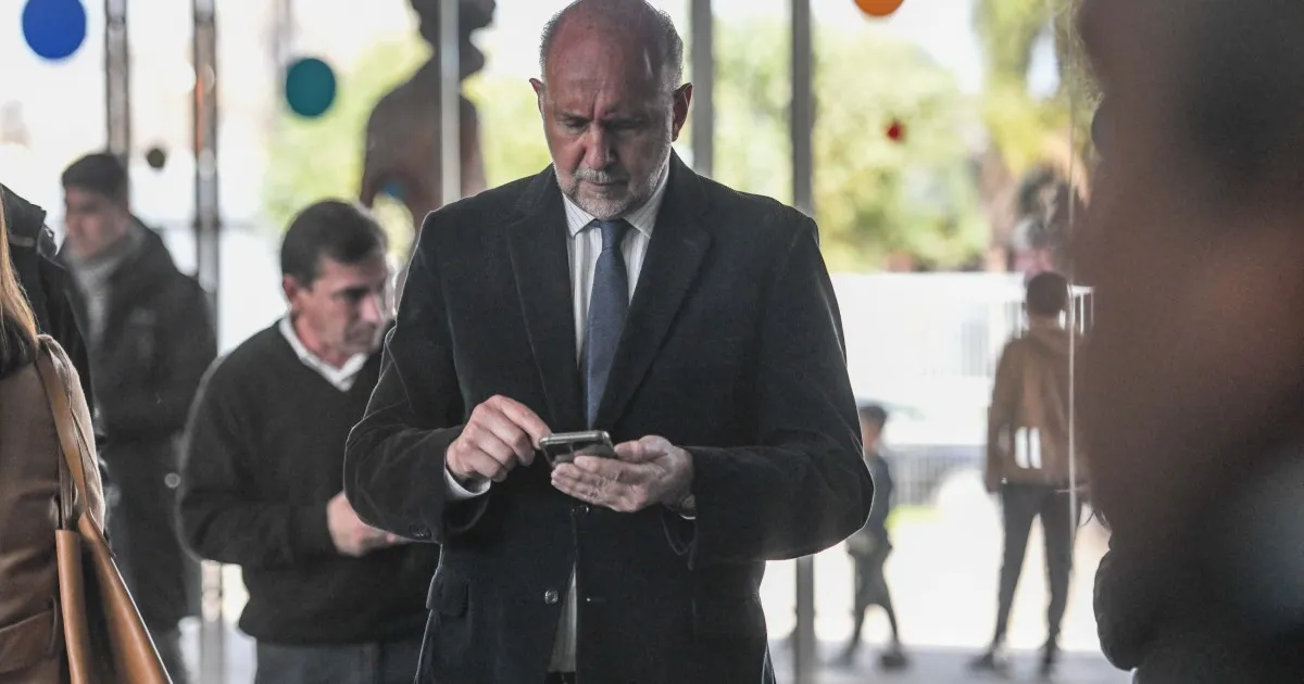 Perotti encarga encuesta para decidir su candidatura a gobernador