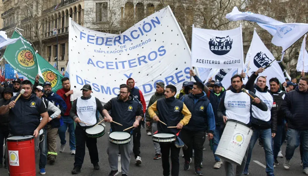 Tensión entre el sector agroindustrial y aceiteros por reforma laboral