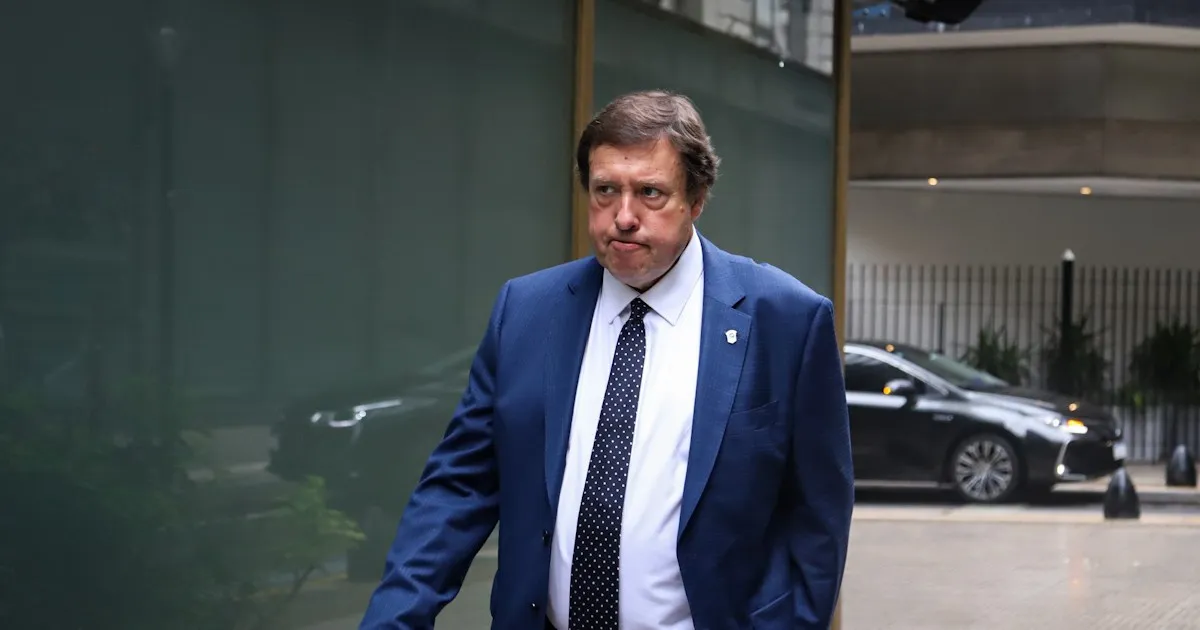 El gobernador Weretilneck no exige por el estado de la avenida Bustillo tras acuerdo con Milei