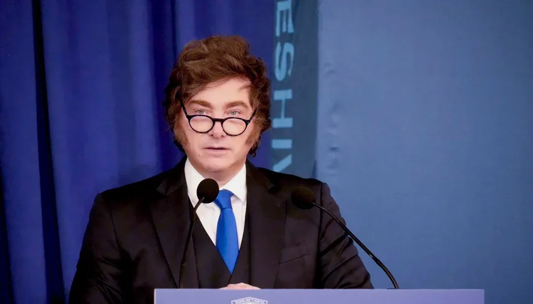 Milei tildó a Rocca y Madanes de empresarios prebendarios en la Argentina Week