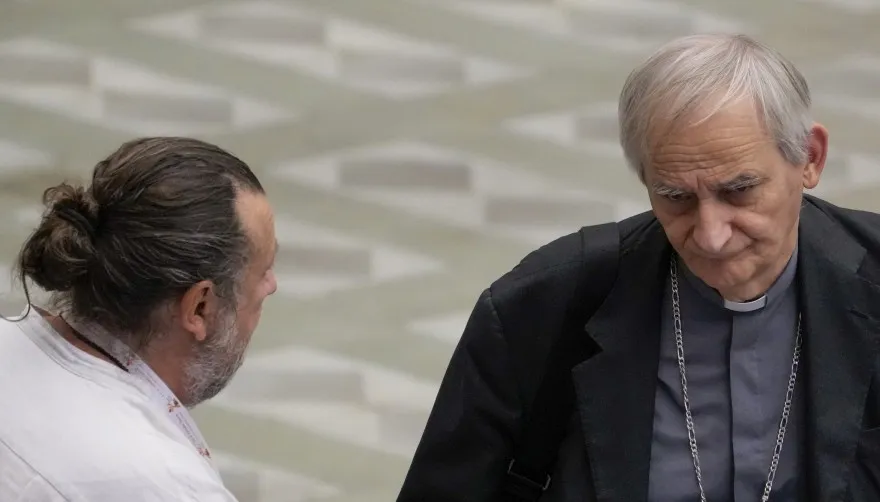 Parolin y Zuppi, las dos manos derechas de Francisco, se pelean por la sucesión papal