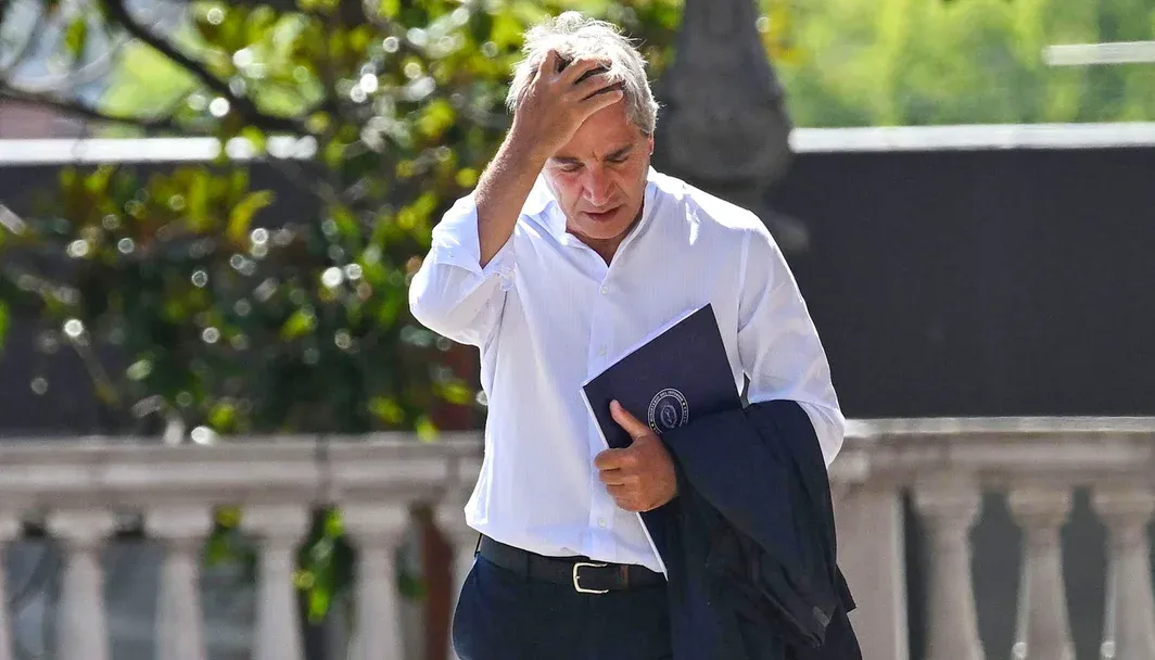 Caputo asegura que la inflación caerá por debajo del 1% en agosto, pero economistas desconfían