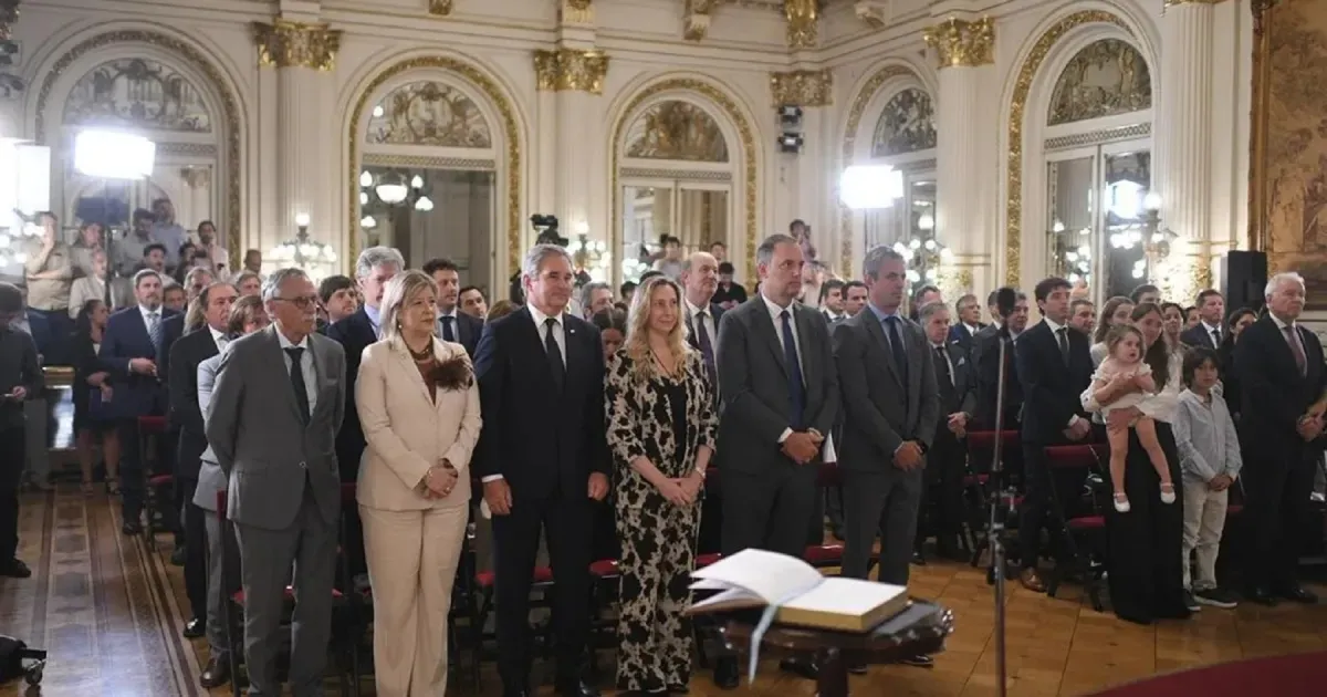 Limitada presencia judicial y gran cantidad de funcionarios: la jura de Juan Bautista Mahiques