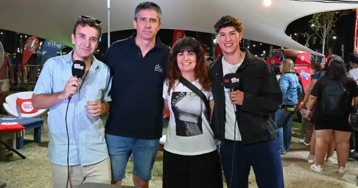 Una ganadora emocionada en la Fiesta Nacional de la Manzana