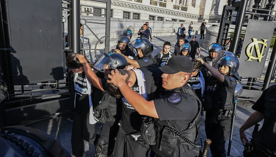 La Policía Federal investiga la agresión a un fotógrafo durante la sesión del Senado