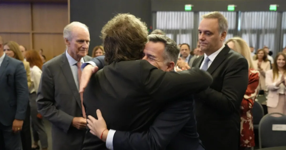 El gobierno critica a Adorni por utilizar a Karina Milei como escudo