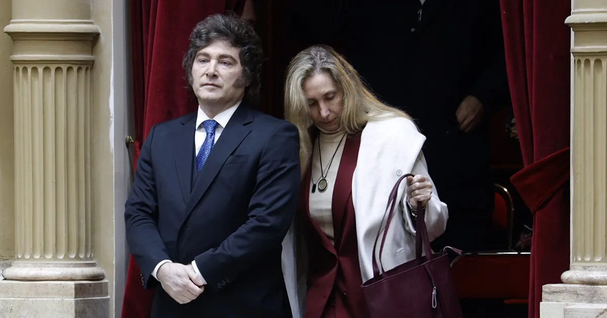 Milei respalda a Adorni por temor a que su caída afecte a Karina