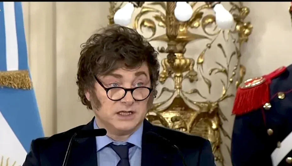 Milei criticó a empresarios por el cierre de Fate y denunció robos en precios