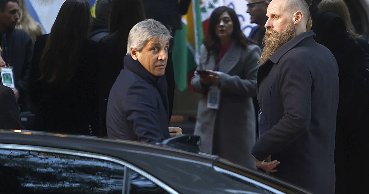 Las privatizaciones se estancan: Caputo no logra vender ninguna de las grandes