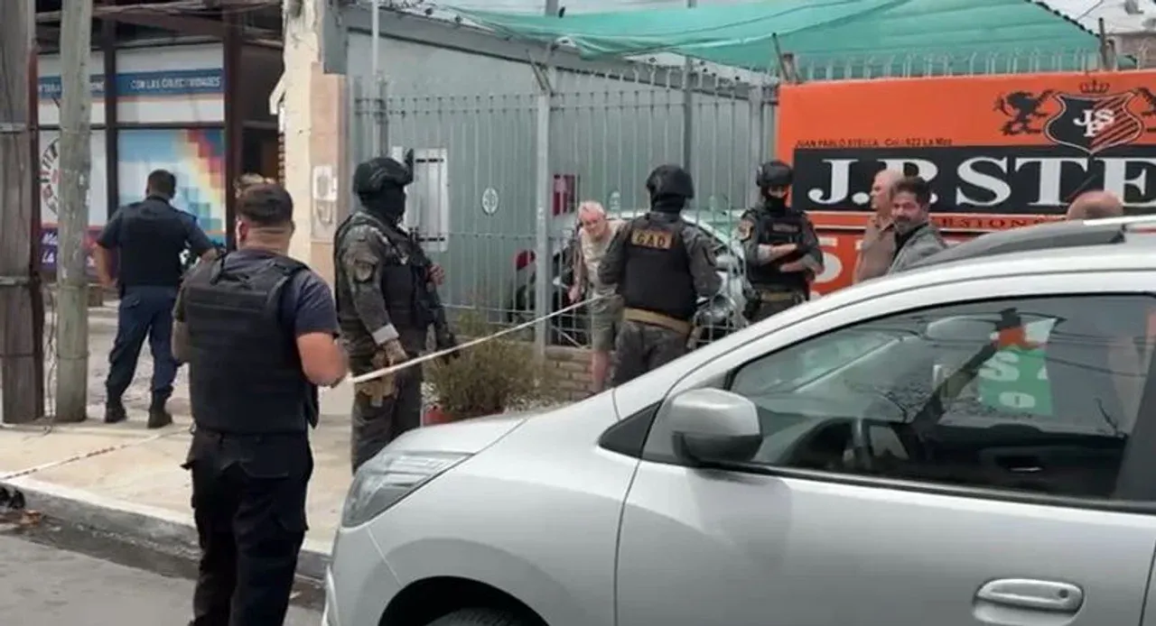 Alerta en San Justo por hombre atrincherado en camioneta con amenazas de suicidio