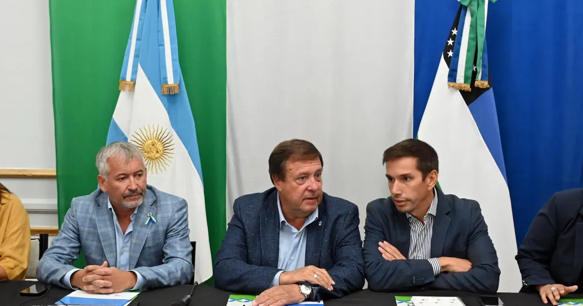 Río Negro inició el debate sobre nuevos ingresos para municipios y fijó un plazo de cierre