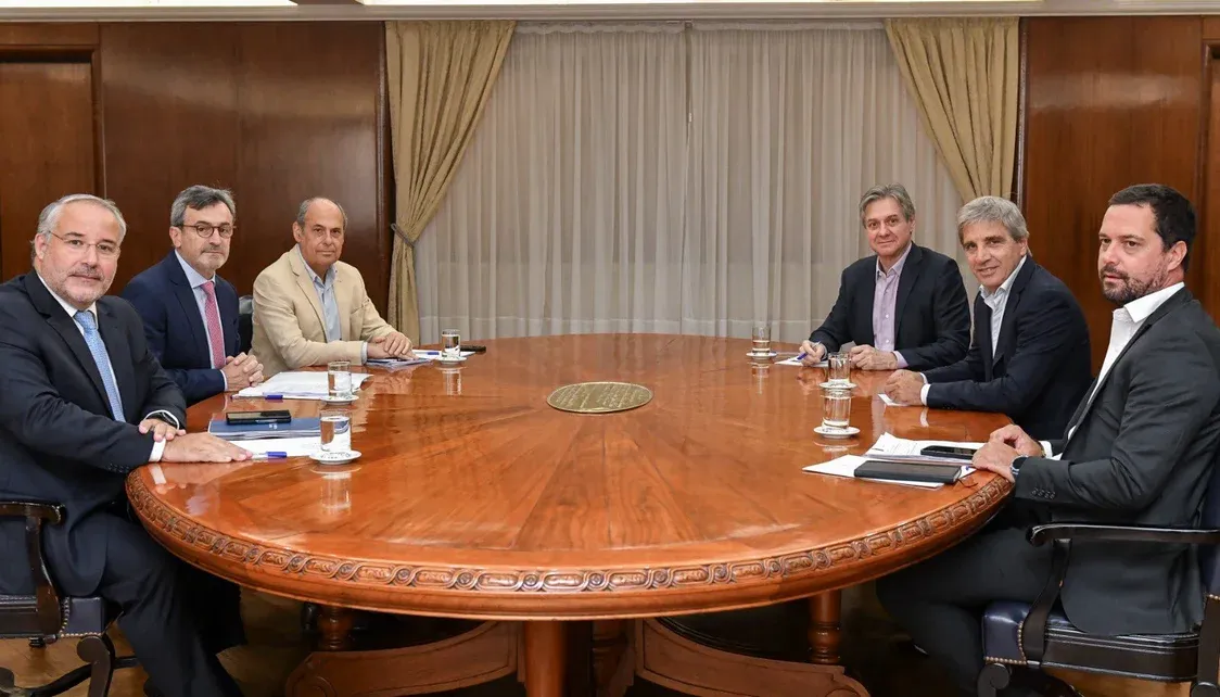 Luis Caputo destacó la reunión con la UIA y sus propuestas clave